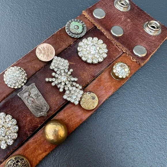 Artisan handmade leather Old button Bracelets . Costumejewelry